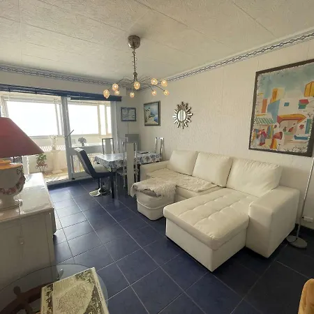 2 Pieces, 4 Couchages, Balcon, Parking Prive, Proche - Fr-1-224c-274 *